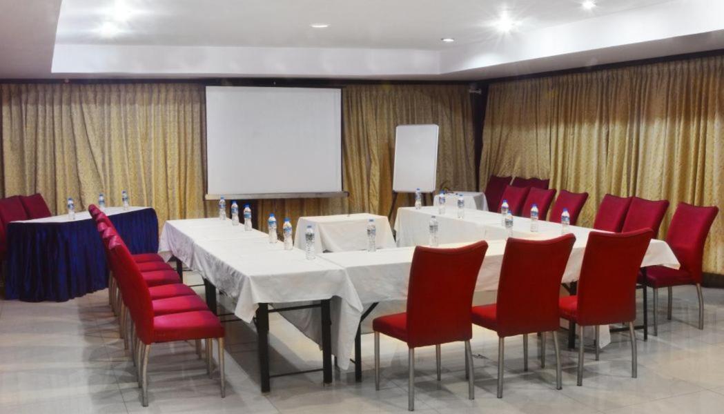 Ashraya International Hotel Bangalore Eksteriør bilde